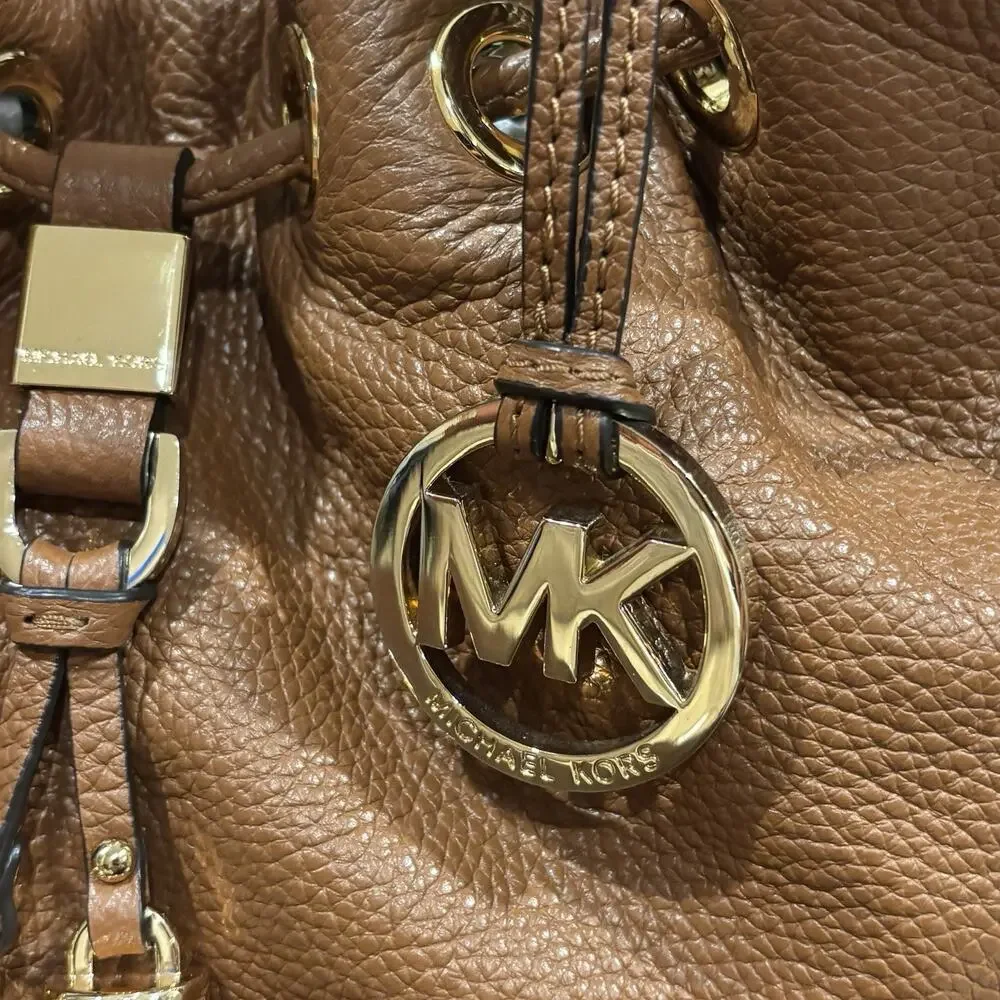 Michael Kors Camden Luggage Brown Drawstring Hobo Bag Fringe Tassel Gold NWOT - Picture 15 of 15